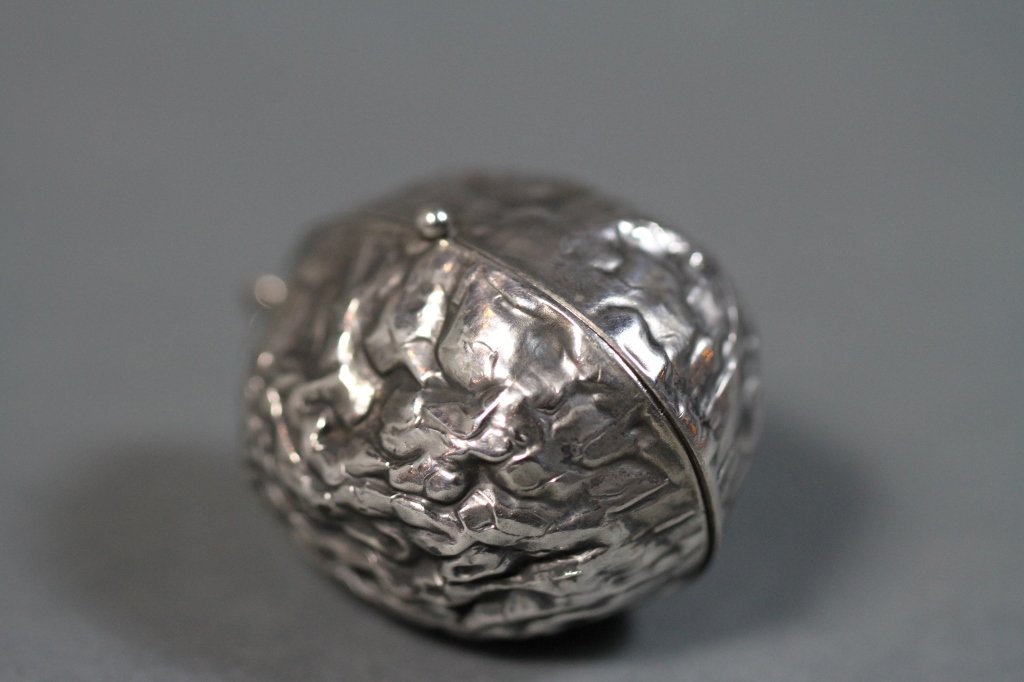 STERLING WALNUT SHELL CASE:: 1.25"H X 1.75"W X 1.25"D