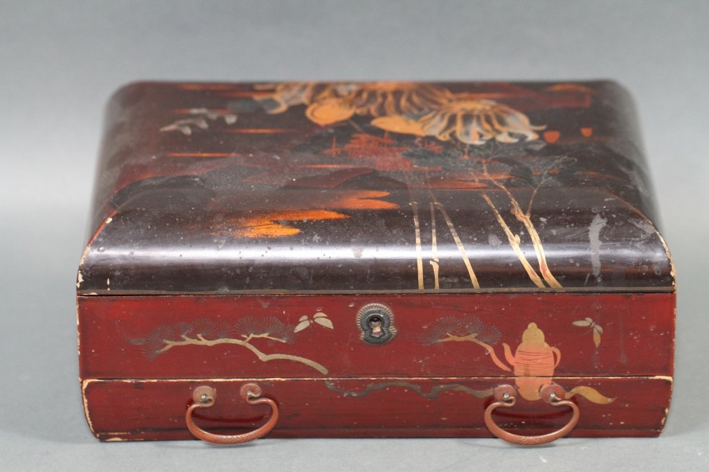 CHINESE/JAPANESE ANTIQUE LAQUER JEWEL BOX:: 4.25"H X 9.5"W X 7.25"D