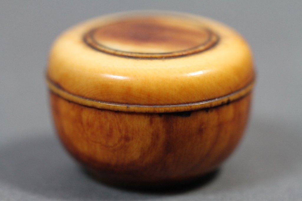 CHINESE TEA STAINED IVORY PILL BOX:: 1"H X .75"D