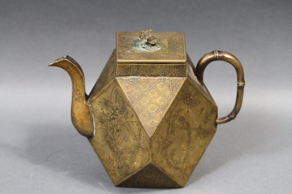 CHINESE ANTIQUE TEA POT:: CHINESE ANTIQUE TEA POT: