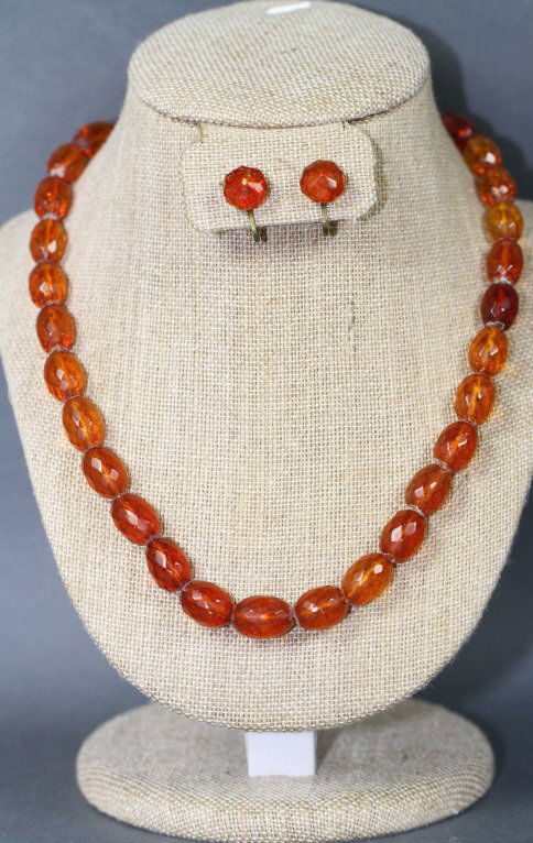 AMBER NECKLACE & SCREWBACK EARRINGS:: Necklace: 18"