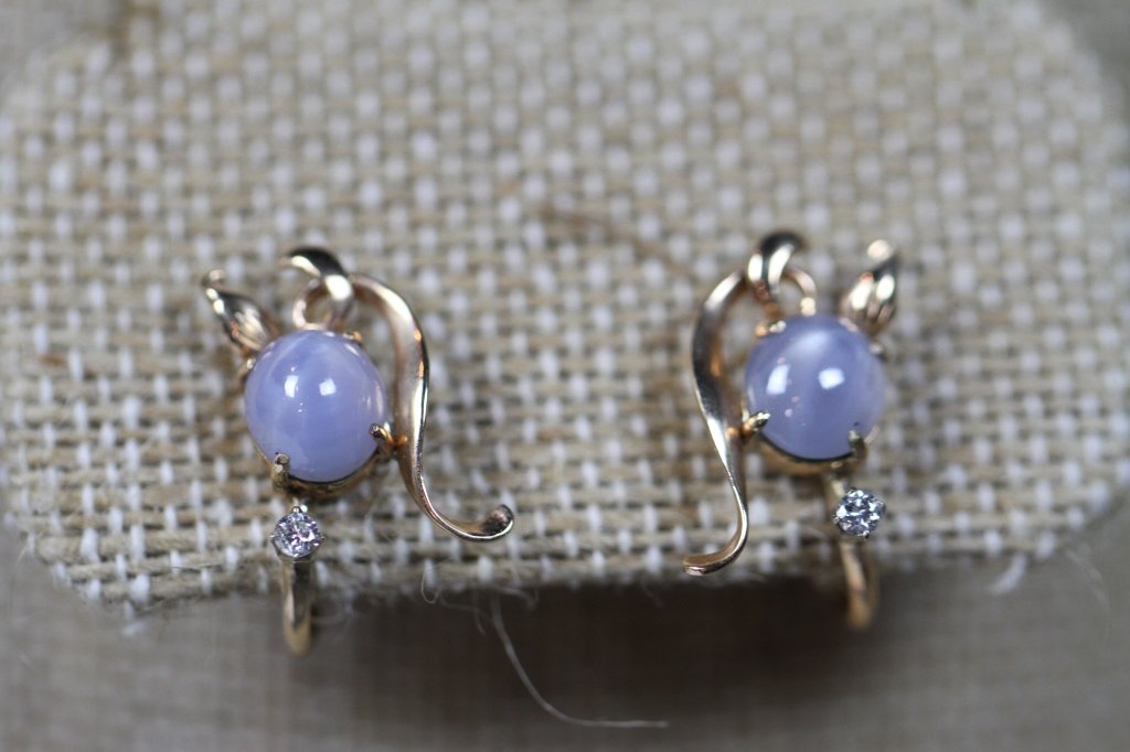14KYG DIAMOND STAR SAPPHIRE SCREWBACK EARRINGS:: 14KYG DIAMOND STAR SAPPHIRE SCREWBACK EARRINGS: