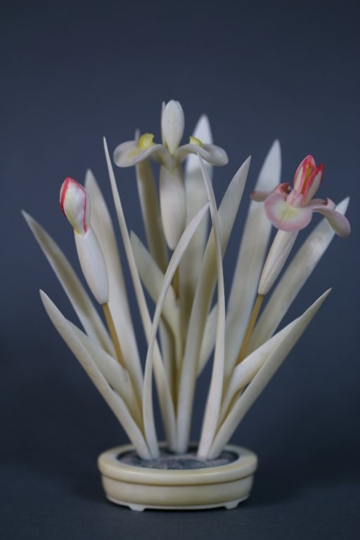 JAPANESE ANTIQUE FLORAL WATERPAINT DECORATED IVORY: 4.5"H X 4"W X 2.25"D