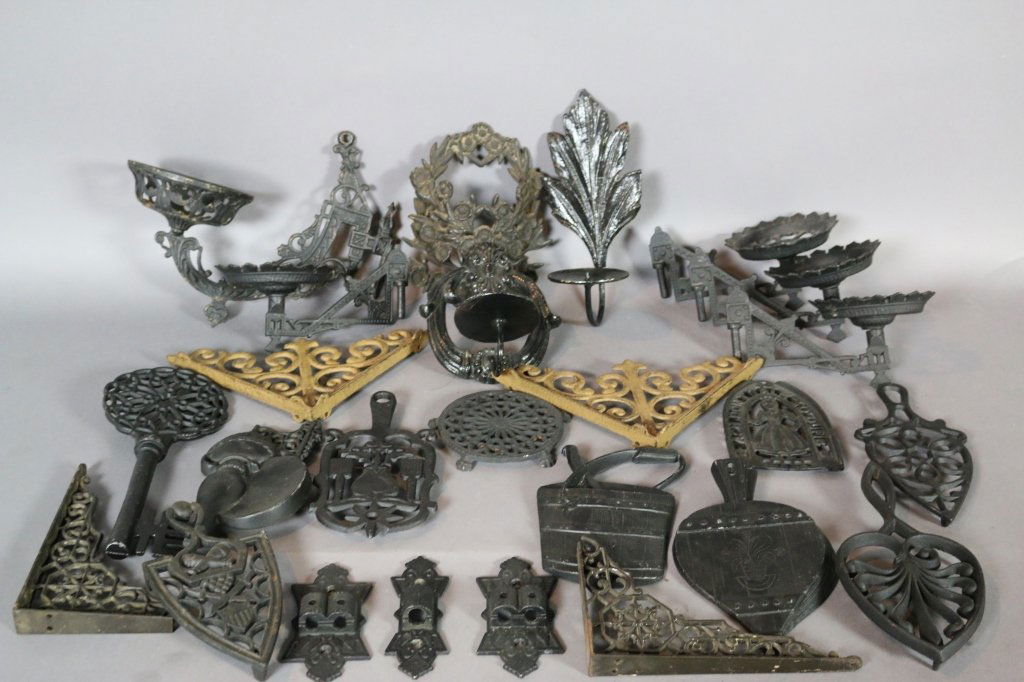 VINTAGE LARGE LOT OF CAST IRON ITEMS: VINTAGE LARGE LOT OF CAST IRON ITEMS