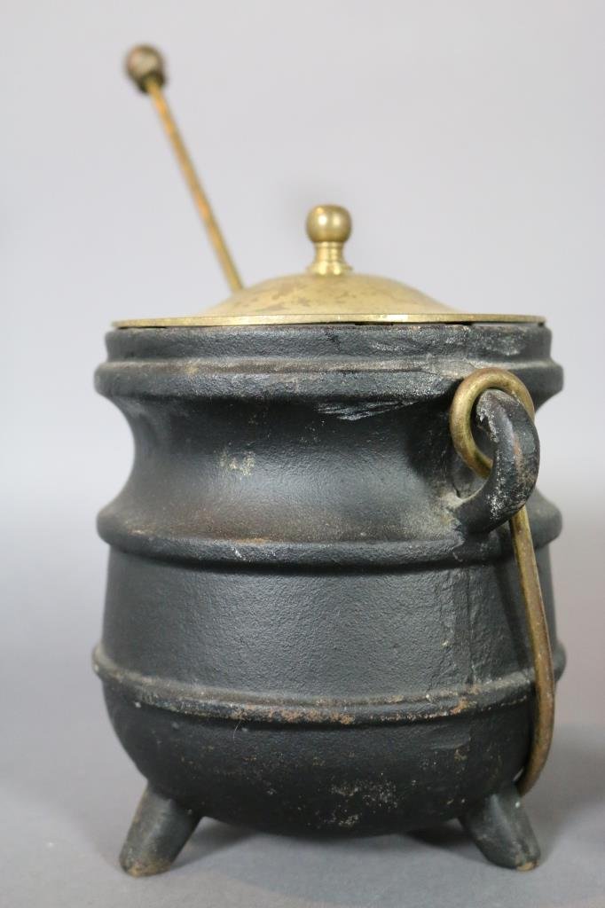 CAST IRON SMELTING POTS: LOT OF TWO CAST IRON MELTING POTS 7"H X 5"D