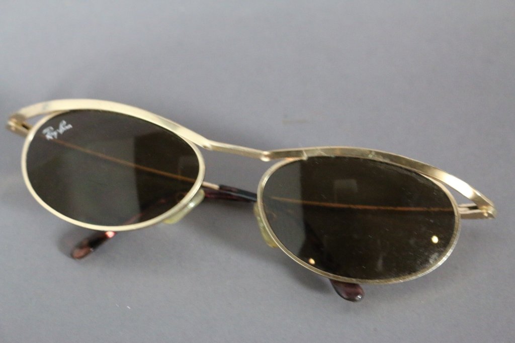 VINTAGE RAYBANS: VINTAGE RAYBANS (note cracked lens)
