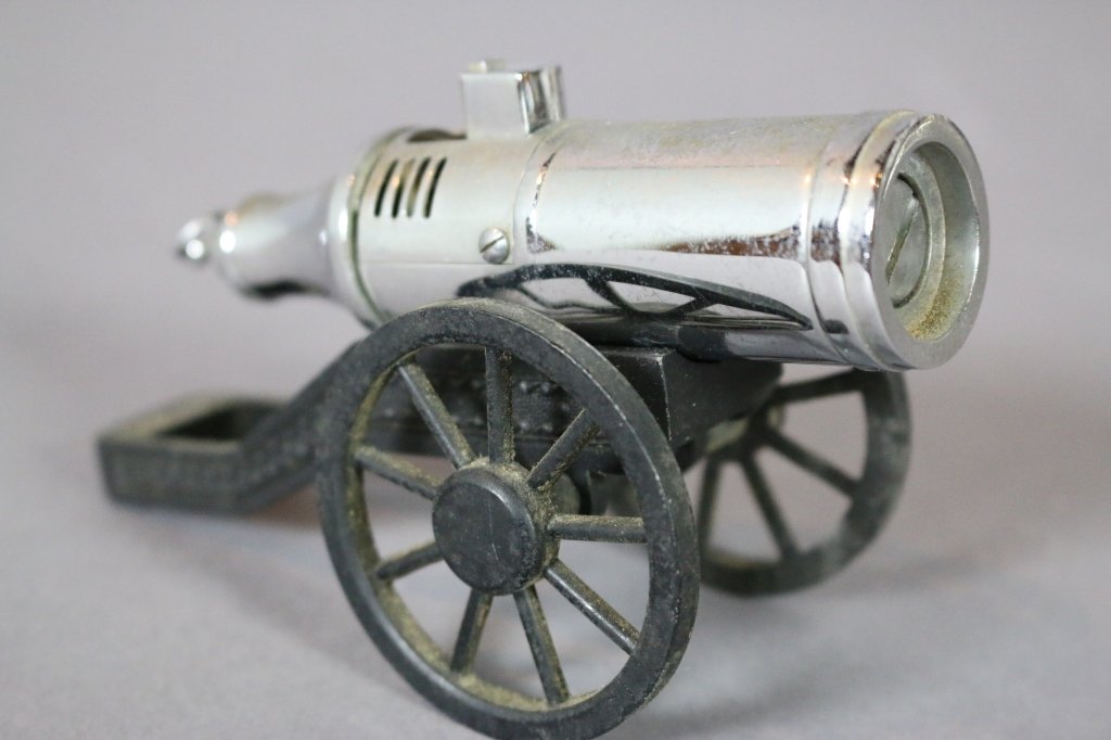 SIGNAL CANNON VINTAGE SILVER LIGHTER: SIGNAL CANNON VINTAGE SILVER LIGHTER