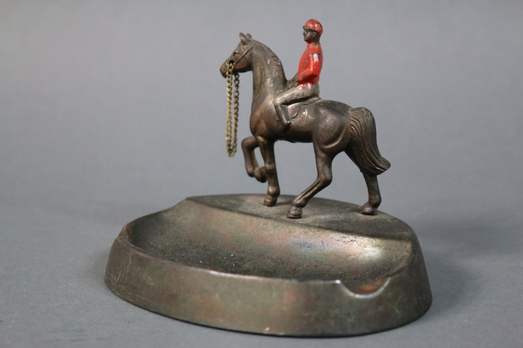 VINTAGE METAL WORK EQUESTRIAN ASHTRAY: VINTAGE METAL WORK EQUESTRIAN ASHTRAY