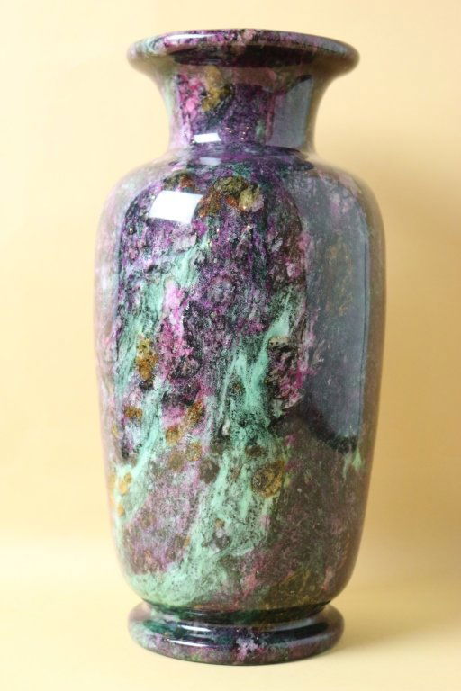 CHINESE JADE SERPENTINE SEVEN SHADES OF JADE VASE