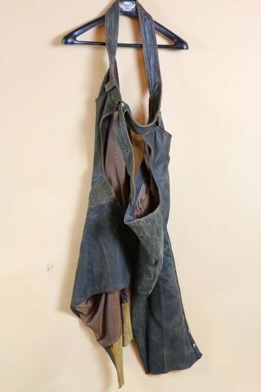 HARLEY DAVIDSON LEATHER DISTRESSED CHAPS: HARLEY DAVIDSON XXL DISTRESSED CHAPS