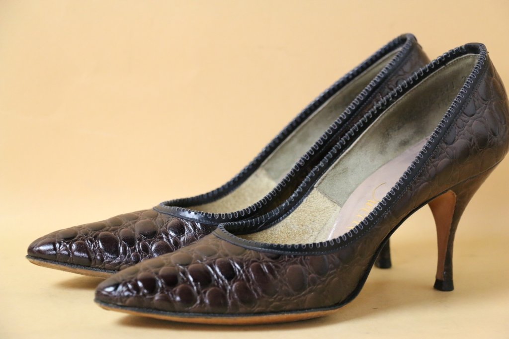 VINTAGE ALLIGATOR LADIES HEELS 7.5: VINTAGE ALLIGATOR LADIES HEELS 7.5