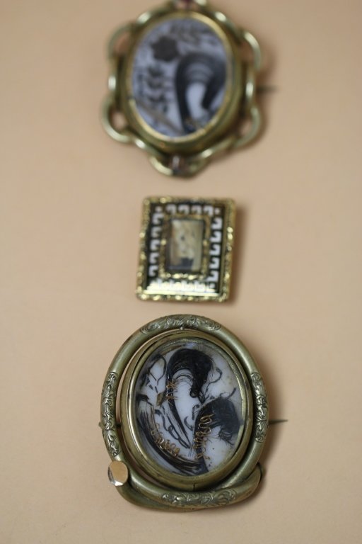 VINTAGE VICTORIAN HAIR MEMORIAL LOCKETS: VINTAGE VICTORIAN HAIR MEMORIAL LOCKETS