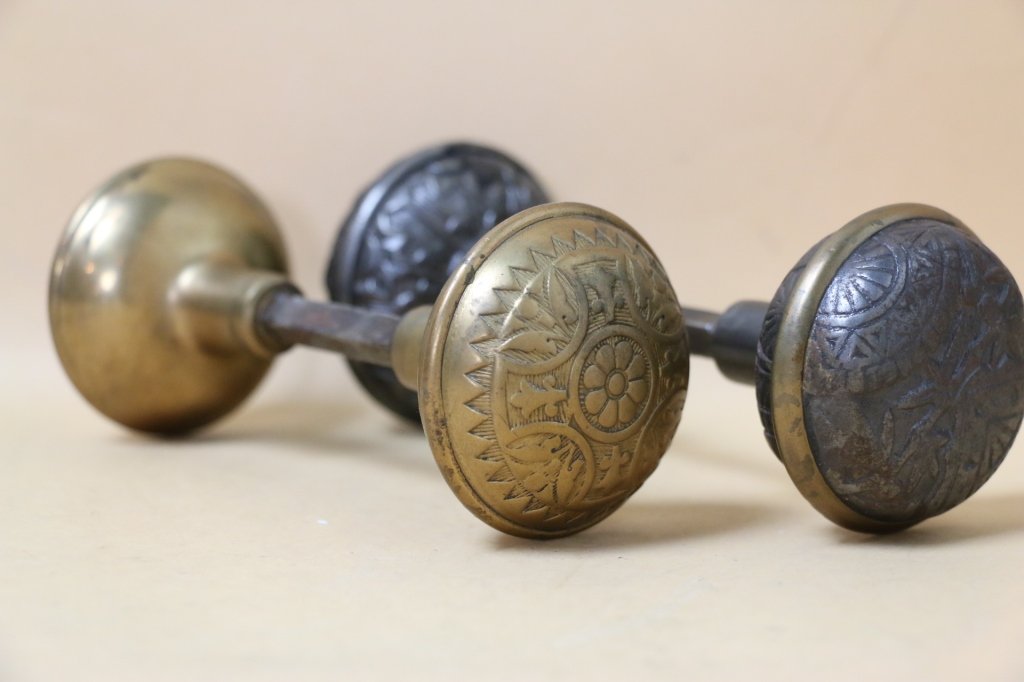 ANTIQUE DOOR KNOBS: ANTIQUE DOOR KNOBS