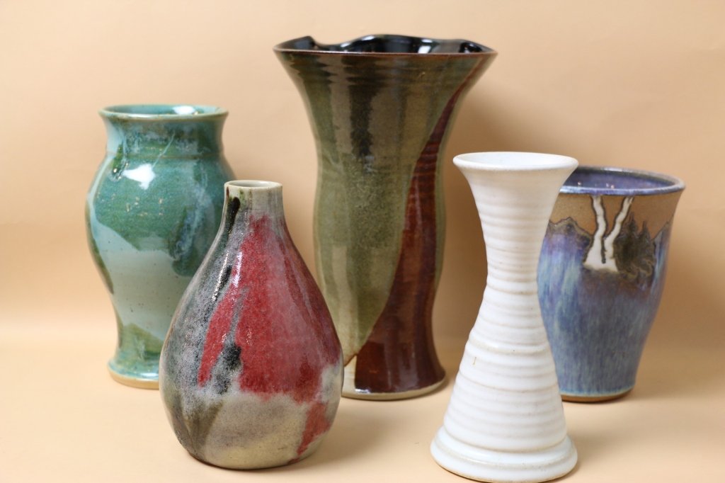 GROUP LOT OF POTTERY INCL. NC POTTERY: GROUP LOT OF POTTERY; 10" X 6" LARGEST PIECE; IRENE GLOVER (NORTH CAROLINA) ; RITA SCHIAVONE FROM CARBORO MARKET; JAN WINCHESTER, NM)