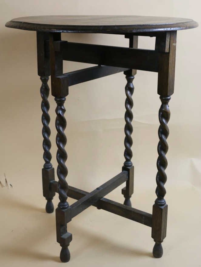 ENGLISH ANTIQUE OAK FOLDING BARLEY TWIST TABLE: ENGLISH ANTIQUE OAK FOLDING BARLEY TWIST TABLE 30" X 24"