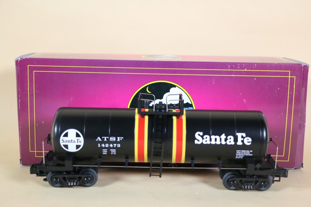 MTH SANTA FE TANK CAR #20-96016: MTH SANTA FE TANK CAR #20-96016 WITH BOX O SCALE