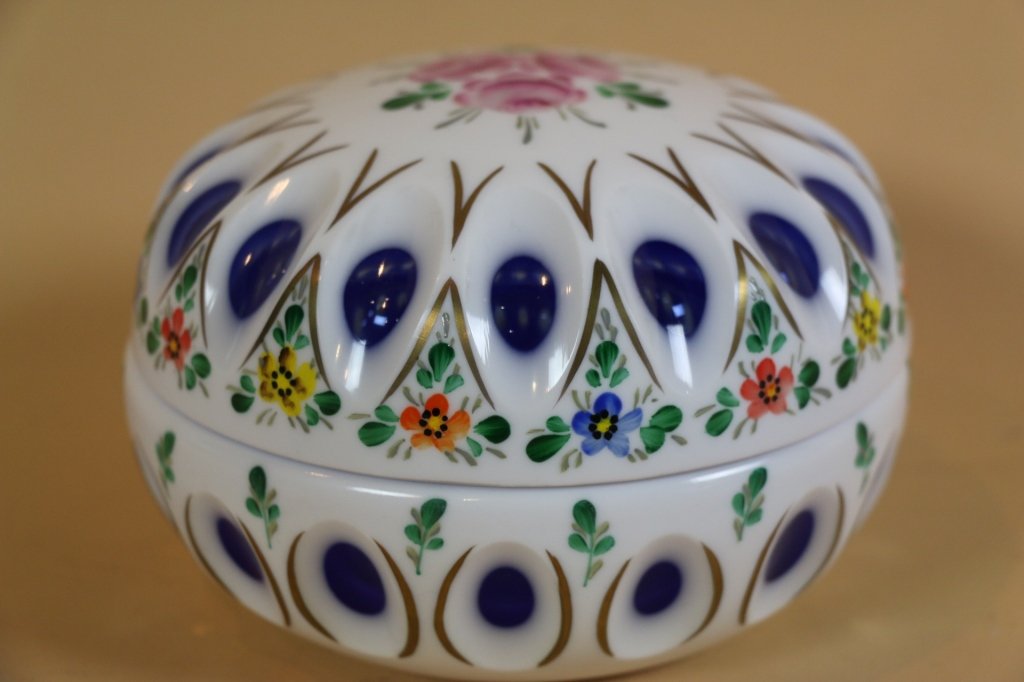 BOHEMIAN LADIES HAND PAINTED VANITY BOX: BOHEMIAN LADIES HAND PAINTED VANITY BOX