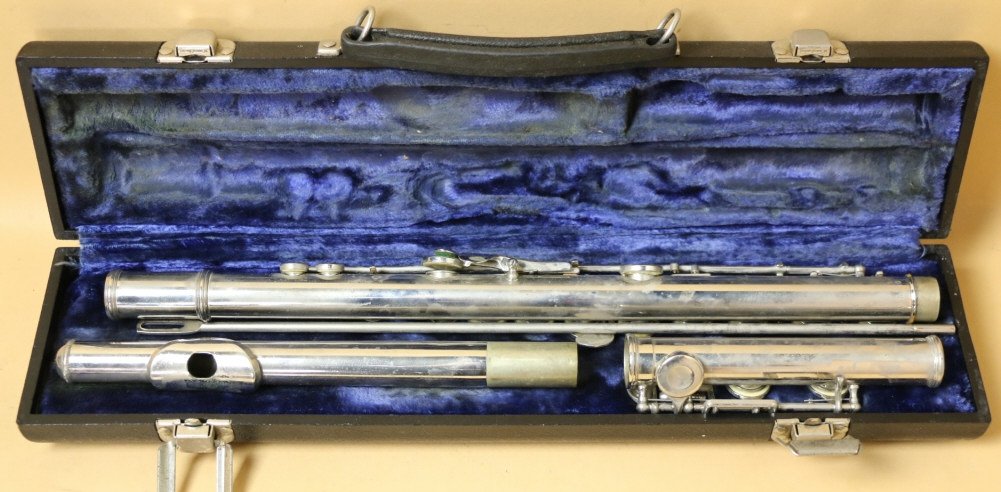 BUNDY FLUTE: BUNDY FLUTE IN CASE