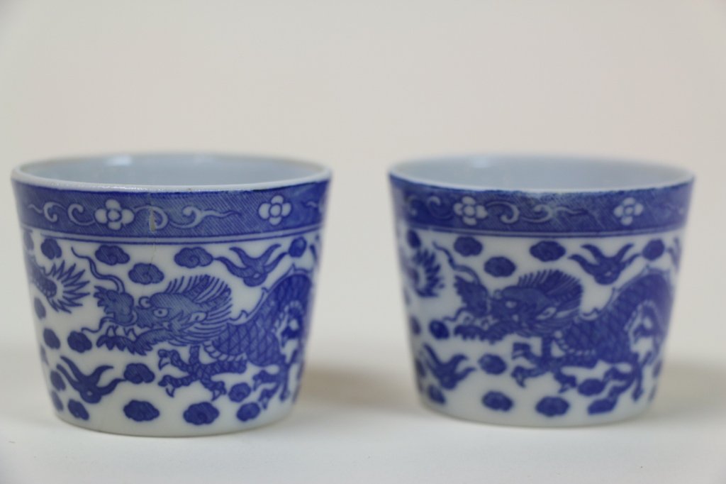 CHINESE BLUE AND WHITE CUPS: CHINESE BLUE AND WHITE CUPS