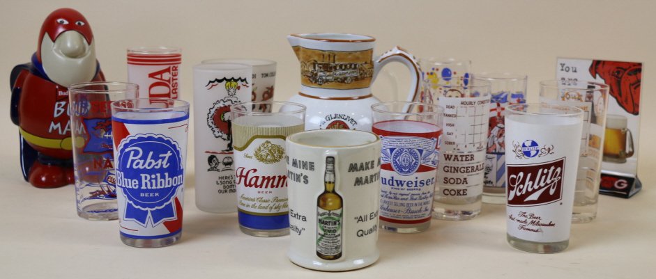 VINTAGE ADVERTISEMENT LOT INCL. BEER & BARTENDER: VINTAGE GLASS LOT INCLUDING ADVERTISEMENT GLASSES FOR BEER AND BARTENDER'S DRINKS