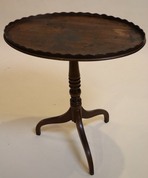 ENGLISH MAHOGANY ANTIQUE TRIPOD PIECRUST TABLE: ENGLISH MAHOGANY ANTIQUE TRIPOD PIECRUST TABLE