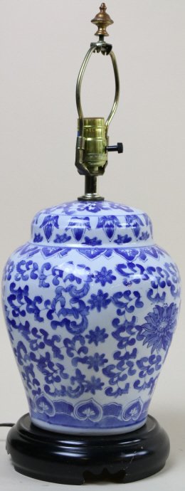 FREDERICK COOPER BLUE AND WHITE CHINESE LAMP: FREDERICK COOPER BLUE AND WHITE CHINESE LAMP
