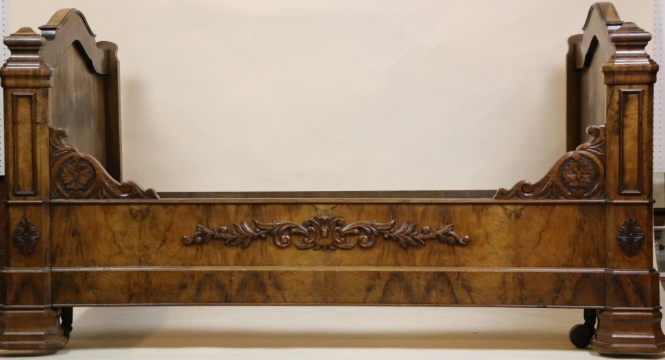 ANTIQUE CONTINENTIAL DAY BED: ANTIQUE CONTINENTIAL DAY BED