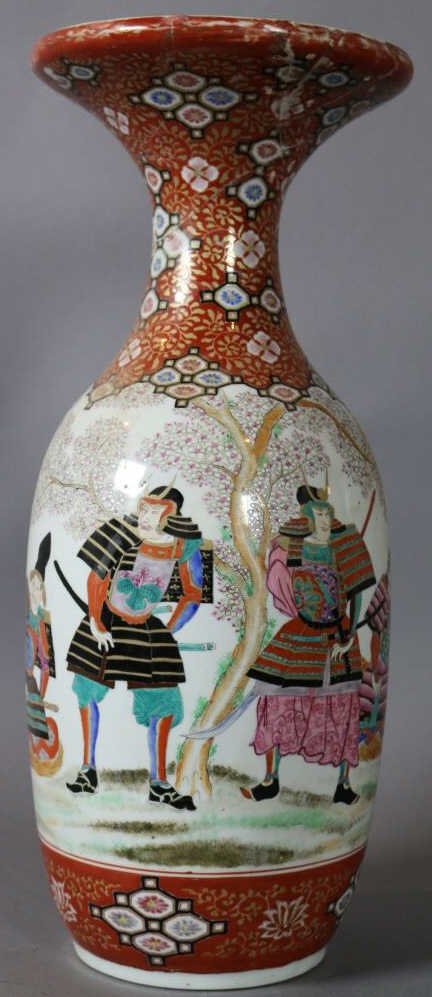 JAPANESE LARGE ANTIQUE SAMURAI VASE (1 of 6)
