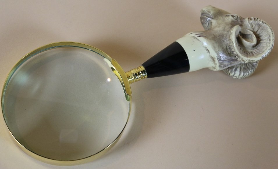 FAUX IVORY RAMSHEAD MAGNIFYING GLASS: FAUX IVORY RAMSHEAD MAGNIFYING GLASS