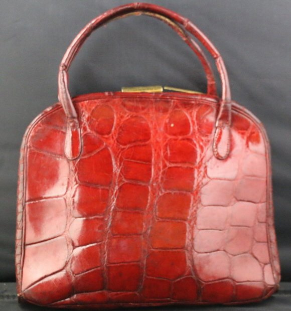 VINTAGE CROCODILE PURSE (1 of 8)