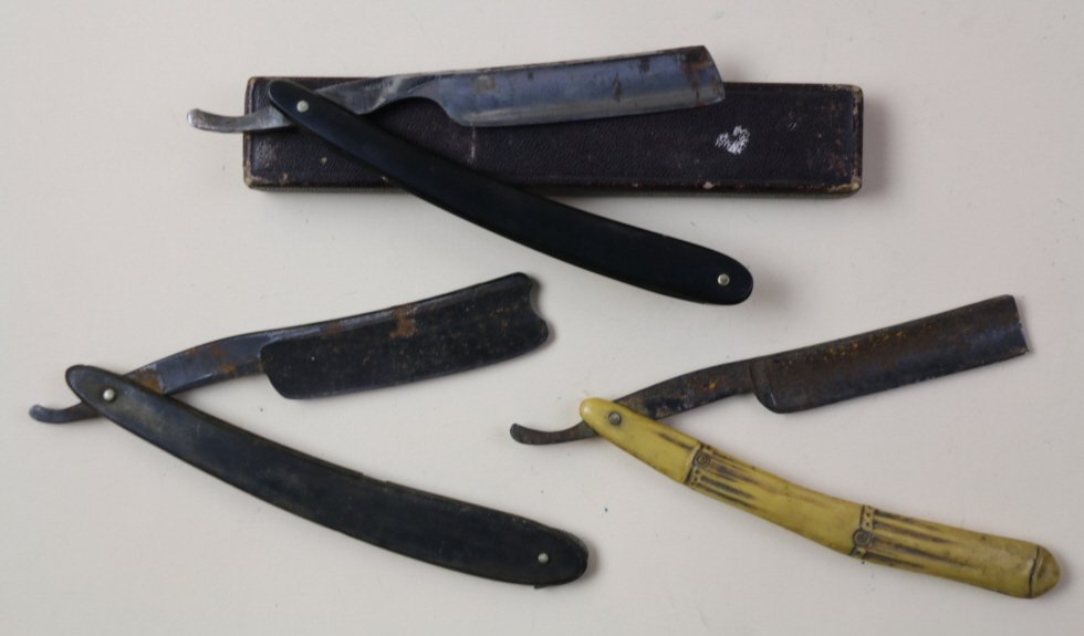 ANTIQUE STRAIGHT RAZOR LOT (1 of 6)