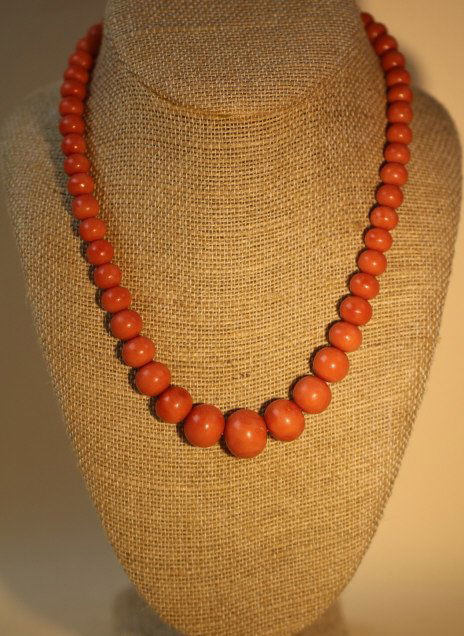 CHINESE VINTAGE CORAL BEAD STRAND (1 of 5)