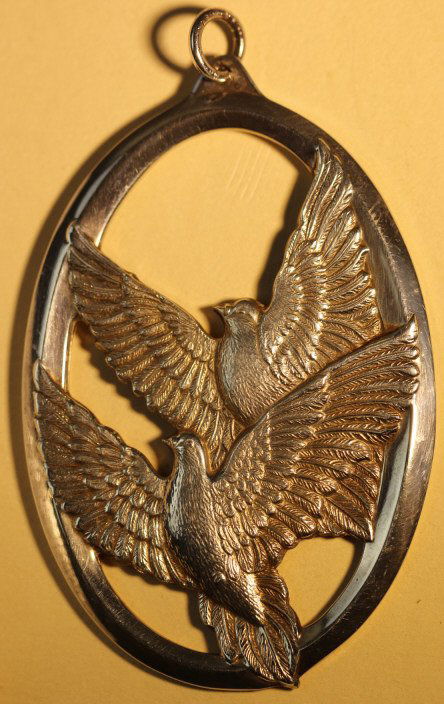 1976 WALLACE STERLING HOLIDAY ORNAMENT: 1976 WALLACE SILVERSMITH STERLING ORNAMENT; "PEACE ON EARTH, GOOD WILL TOWARD MEN"