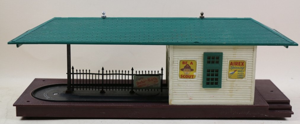 LIONEL AUTOMATIC FREIGHT STATION (1 of 6)