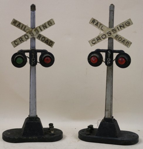 LIONEL LOT OF 2 ELECTRIC SIGNALS (1 of 4)
