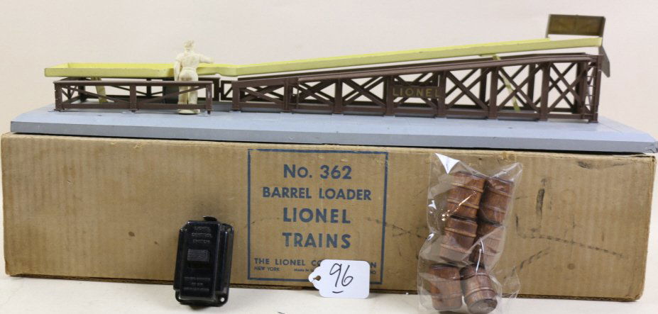 LIONEL BARREL LOADER #362 WITH BOX (1 of 9)