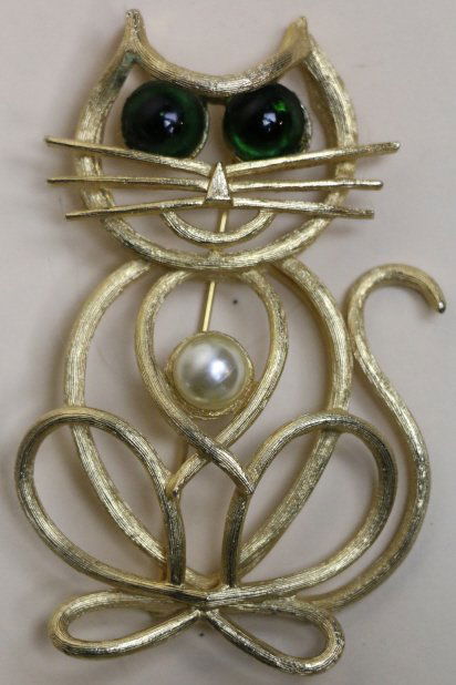 WIESS VINTAGE CAT PIN (1 of 4)