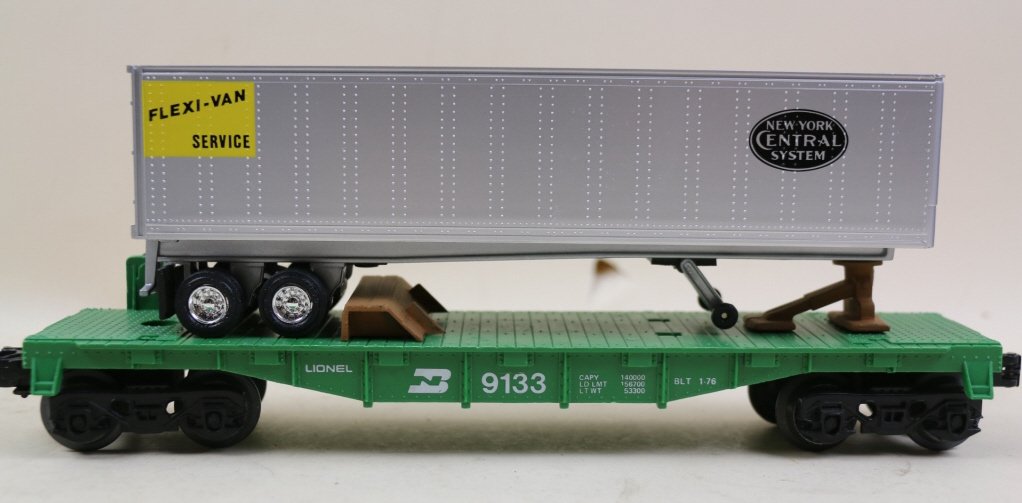 LIONEL NEW YORK CENTRAL FLEXIVAN FLAT CAR: O SCALE LIONEL NEW YORK CENTRAL FLEXI-VAN FLAT CAR TRANSPORT 9133