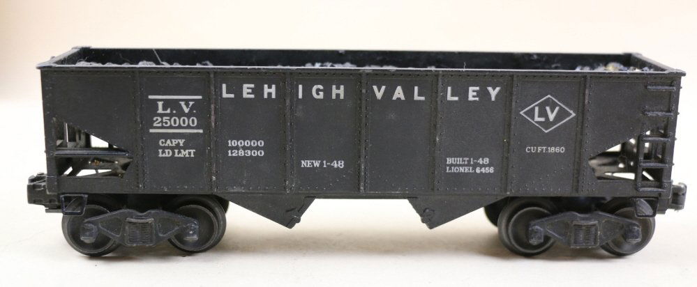 LIONEL LEHIGH VALLEY GONDOLA CAR WITH COAL LOAD (1 of 7)