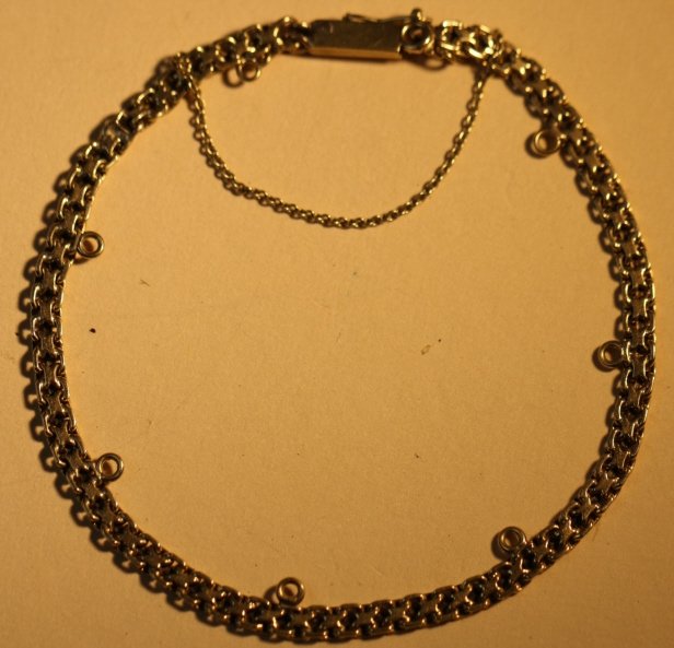 14KYG VINTAGE LADIES CHARM BRACELET (1 of 5)