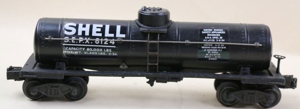 LIONEL SHELL OIL TANKER CAR 6124 (1 of 4)