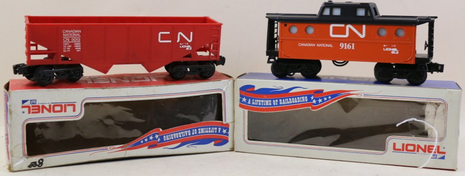 LIONEL O AND O27 GAUGE CANADIAN NATIONAL 9161/9013: TWO LIONEL O AND O27 GAUGE CANADIAN NATIONAL CABOOSE 9161 AND HOPPER 9013
