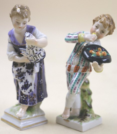 GERMAN ANTIQUE PORCELAIN SCULPTURE GROUPING: GERMAN ANTIQUE PORCELAIN SCULPTURE GROUPING