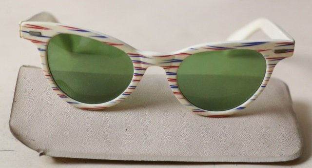 MID CENTURY VINTAGE LADIES GLASSES: MID CENTURY VINTAGE LADIES GLASSES