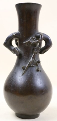 JAPANESE ANTIQUE BRONZE VASE: JAPANESE ANTIQUE BRONZE VASE