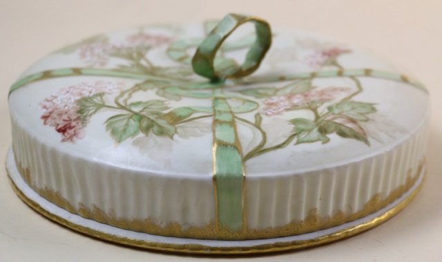 FRENCH LIMOGES DRESSER BOX: FRENCH LIMOGES DRESSER BOX BEAUTIFULLY DESIGNED IN FLORAL AND RIBBON MOTIF; 7.5" x 1.5"