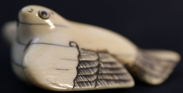 JAPANESE ANTIQUE HAND CARVED NETSUKE: JAPANESE ANTIQUE HAND CARVED NETSUKE