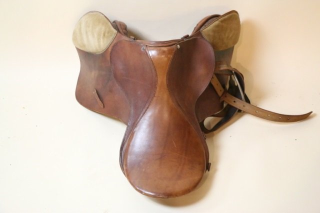 ENGLISH LEATHER COMET RIDING SADDLE: ENGLISH LEATHER COMET RIDING SADDLE