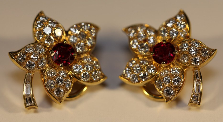 18KYG-DIAMOND-RUBY "JULIUS COHEN" NY EARRINGS: 18KYG-DIAMOND-RUBY "JULIUS COHEN" NY CLIP BACK EARRINGS APP:2CT DIAMONDS & 1CT RUBY
