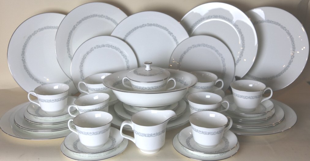 MINTON "SILVER SCROLL" PORCELAIN SERVICE: MINTON "SILVER SCROLL" PORCELAIN SERVICE